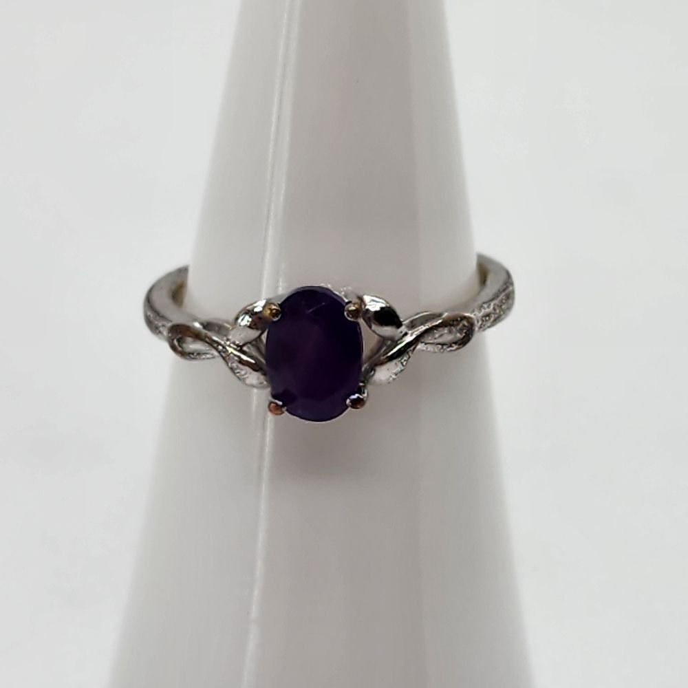Silver Tone Amethyst Ring (5.75)